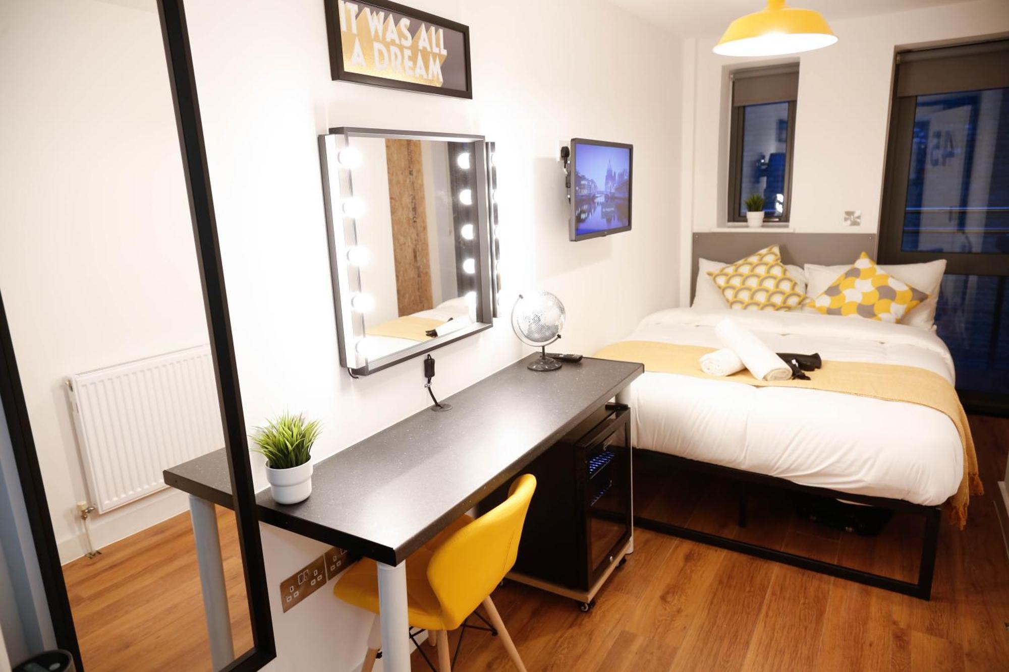 New Luxury Rooms In The Heart Of London Next To Shops, Cafes, Bars & Metro With Shared Bathrooms Экстерьер фото