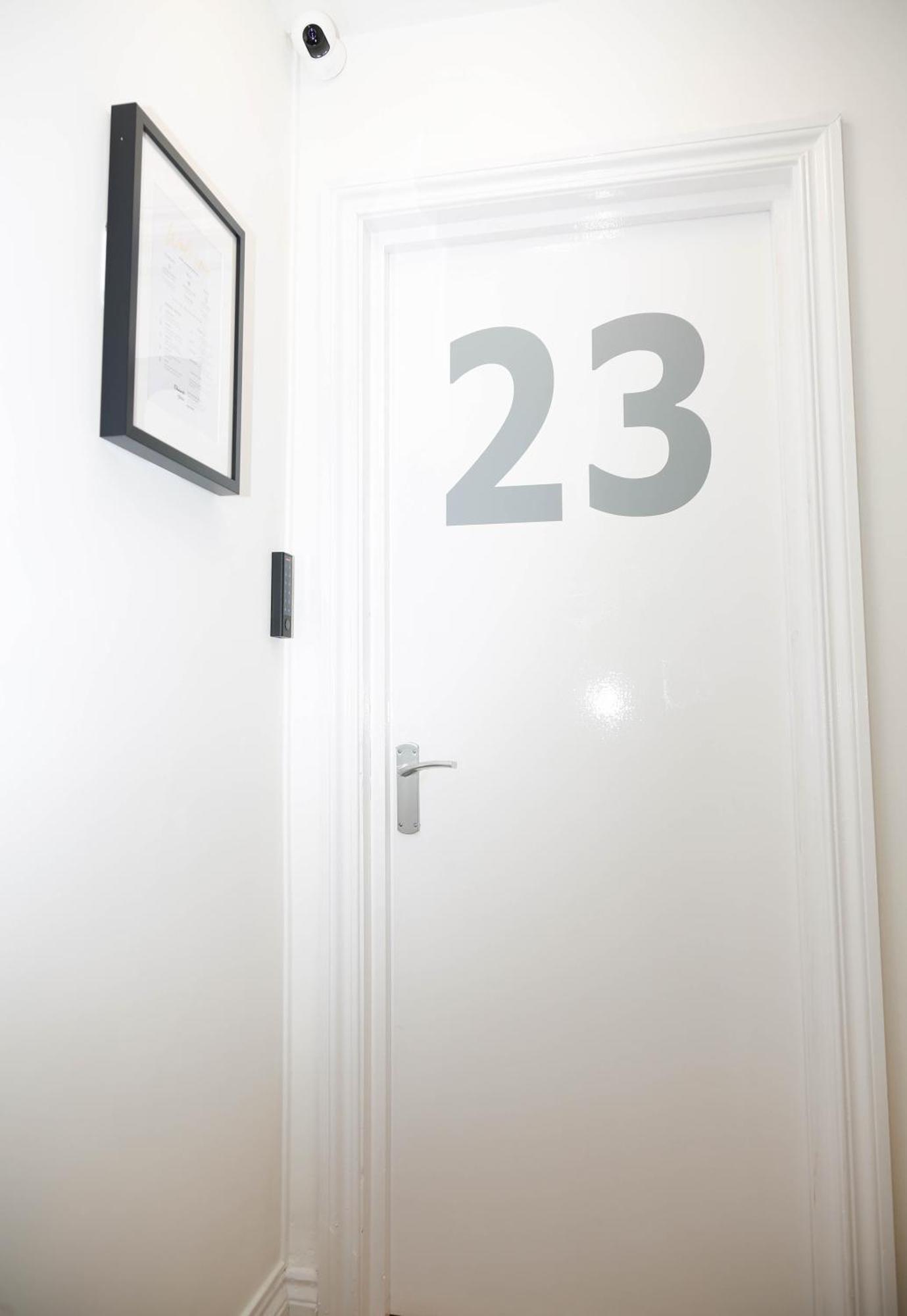 New Luxury Rooms In The Heart Of London Next To Shops, Cafes, Bars & Metro With Shared Bathrooms Экстерьер фото