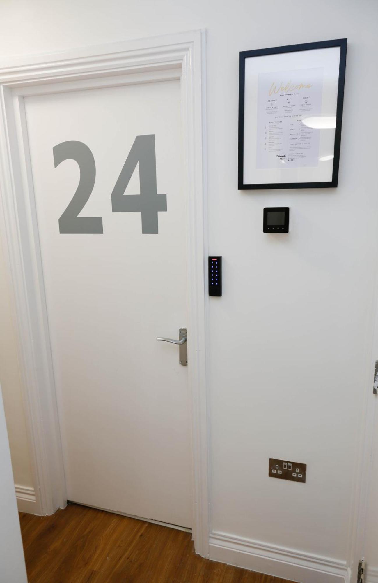 New Luxury Rooms In The Heart Of London Next To Shops, Cafes, Bars & Metro With Shared Bathrooms Экстерьер фото